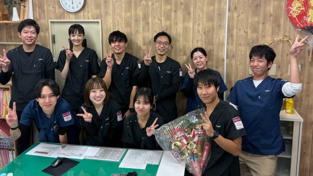 TOMO博多スタッフ集合写真